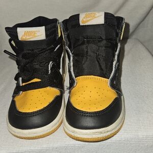 Toddler size 8 jordon 1s
